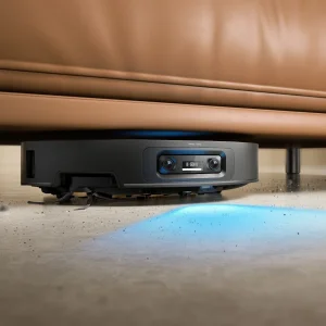 El robot Dreame X60 Max Ultra se desliza bajo un sofá gracias a su perfil ultrafino