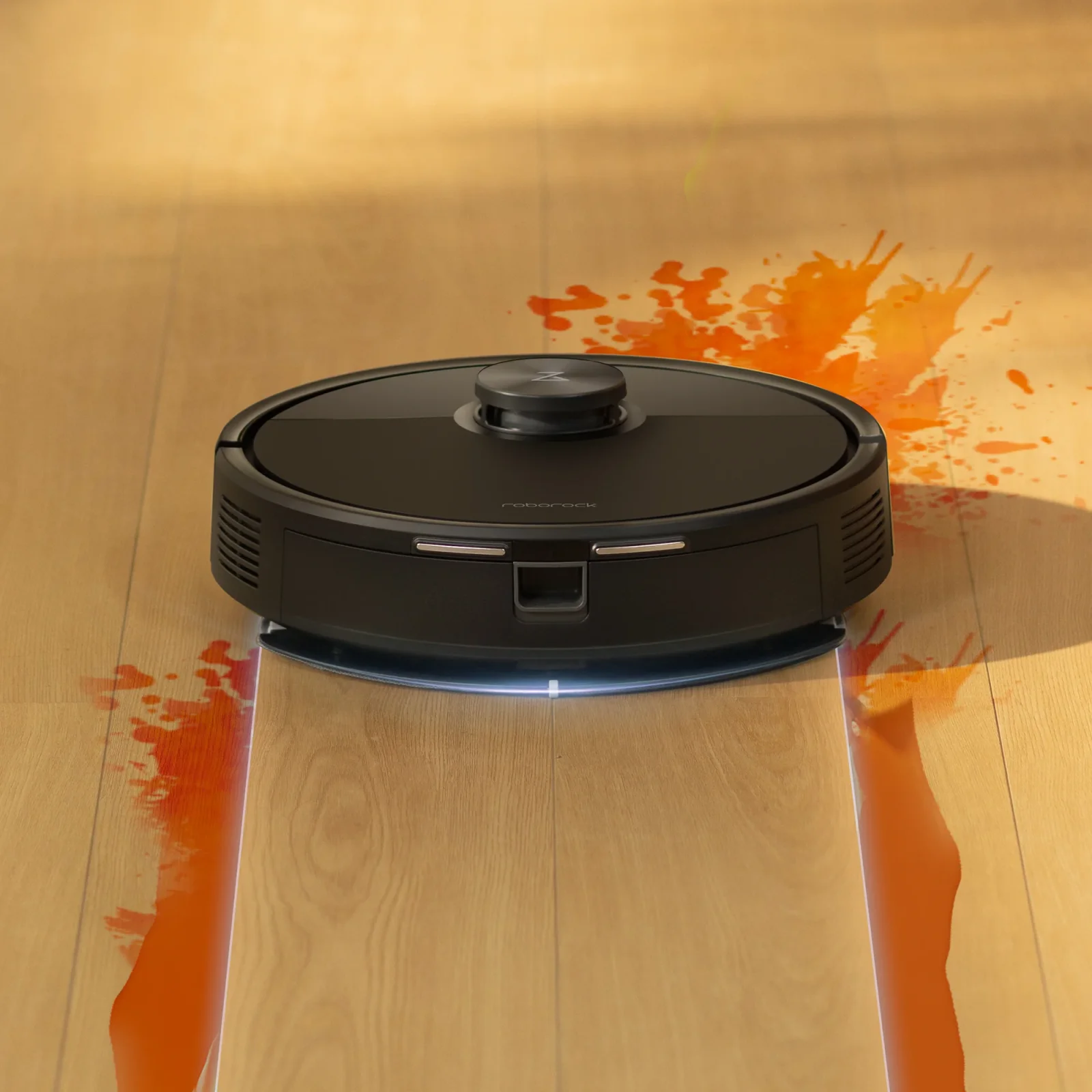 El robot Roborock Q7 M5+ en negro fregando un suelo de madera