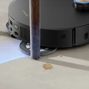 El Dreame L60 Pro Ultra limpia pegado a la pared con su cepillo lateral extensible